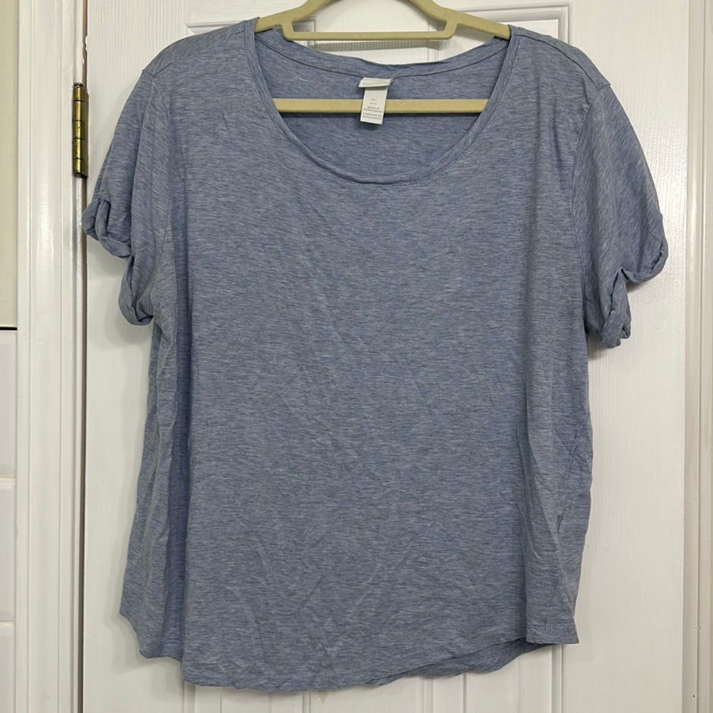 H&M basics tee. Light blue. Size L.